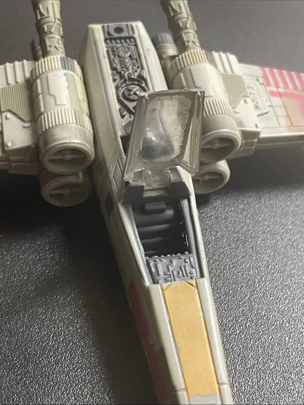 Hasbro 2002 Star Wars Luke Skywalker  X-Wing Fighter Toy with R2D2